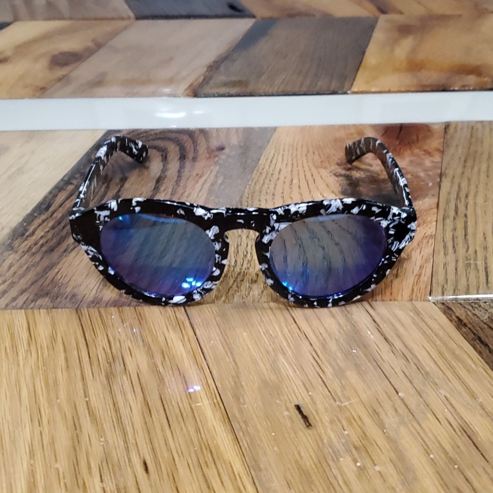 Diff Eyewear - image 1